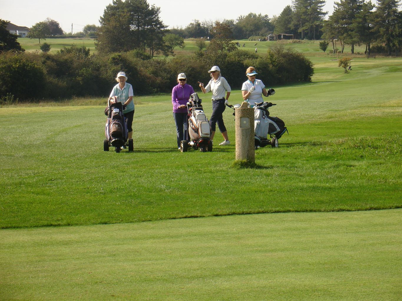 Salisbury RNLI golf day raises £3,0000 for charity